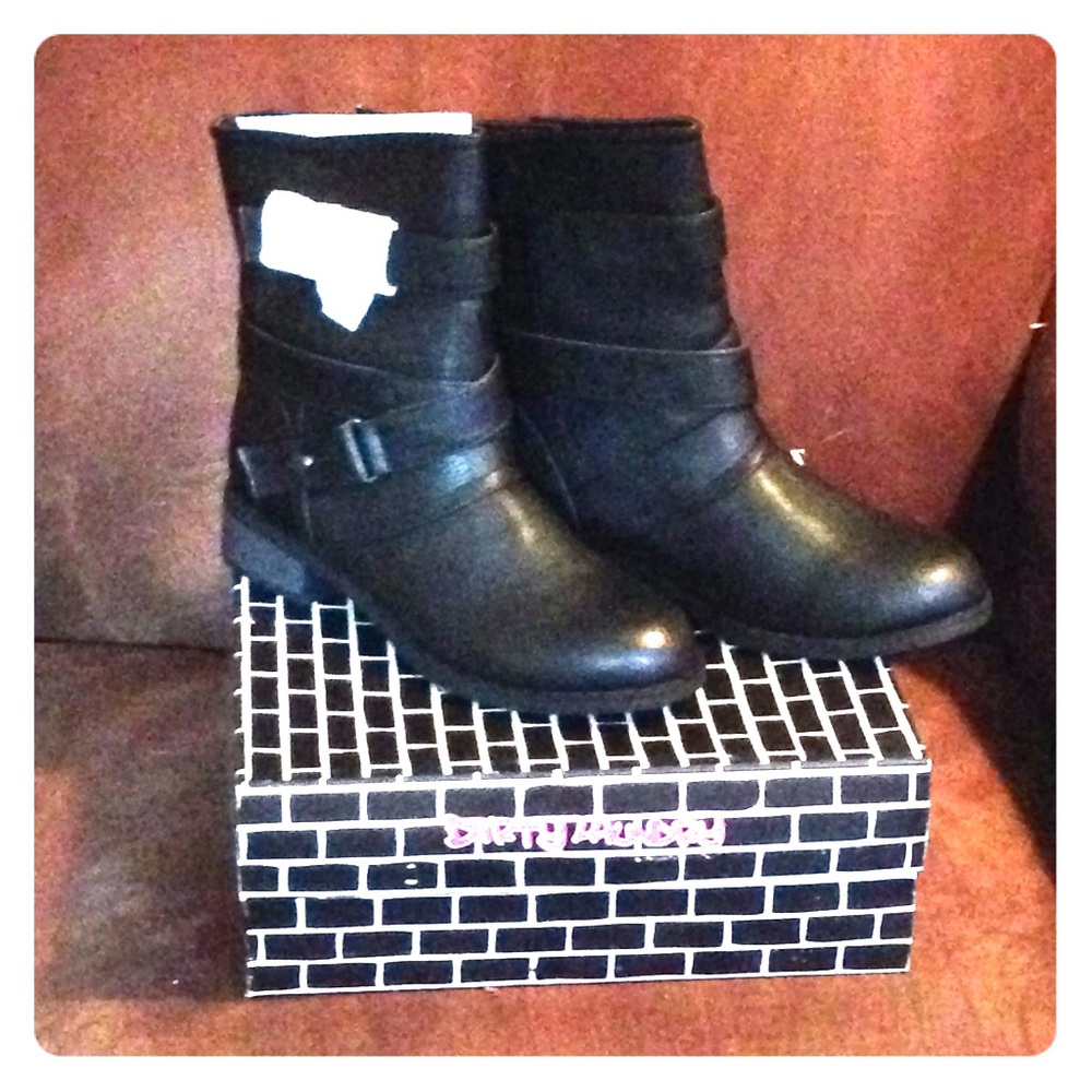 COPY - Dirty Laundry Showpony black motorcycle boots